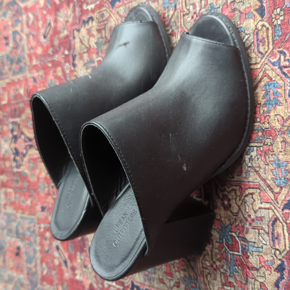 Urban Outfitters Black Open-Toe Mules - Picture 15 of 16